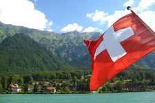 Швајцарија на референдум: Дали милијардерите ќе плаќаат драстични даноци