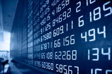 Европските индекси паѓаат, златото под 4.000 долари