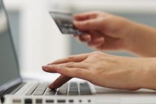 Што преферираат повеќе Македонците, кеш или плаќање со картичка?