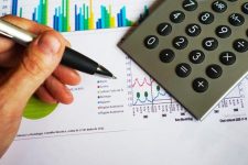 Аналитичарите советуваат: Корпоративните профити растат, искористете го падот на цените