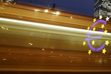 Продолжува падот на инфлацијата и обновата на куповната моќ на домаќинствата во ЕУ