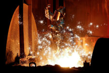 Европските челичарници бараат заштита: Запрете го челикот од Кина и Индија во ЕУ-тендерите