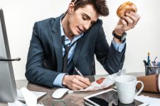 Микро бизнисите ја држат економијата: 81% од фирмите во Македонија имаат под 10 вработени