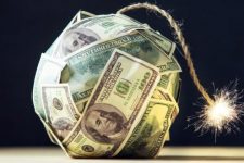 Историски пад на доларот: Сценарио невидено две децении!