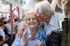 88-годишен пензионер доби неверојатна донација од 1,7 милиони долари