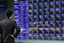 Европските берзи во пораст, Јапонија избегна рецесија со минимален раст