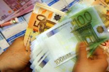 По 20 години, еврото го менува изгледот: Се подготвуваат нови банкноти, еве што ќе биде со старите