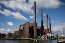 Германскиот автомобилски гигант Volkswagen планира да укине околу 50.000 работни места до 2030 година