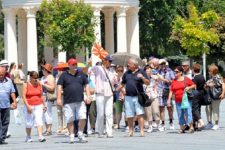 ДЗС: Раст на туризмот за 3% во првите осум месеци од 2026 година, најмногу гости од Турција