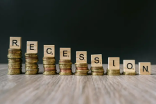 Економистот кој ја предвиде кризата во 2008 година предупредува: Четири сигнали за потенцијален нов финансиски крах