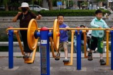 Кина ќе ги оданочува кондомите од 1 јануари: Од политика на едно дете на три