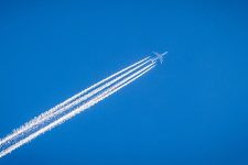 Бегството од војната ги крена приватните летови на 145.000 долари