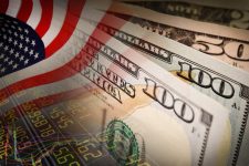 Доларот зајакна по договорот Трамп–Си и сигналите од ФЕД