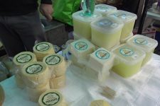 Млекарите од Република Српска предупредуваат на увоз на „вештачко сирење“, цената била нереално ниска