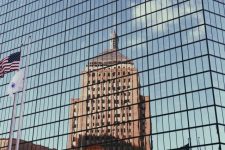 Економски шок во САД: Инфлацијата експлодира, горивото руши рекорди, а политичката криза се продлабочува