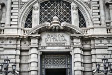 Италија ги притиска банките да помогнат на државата по рекордни профити