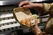 За цената на 10 јајца сега се добиваат шест, а наскоро може и помалку!