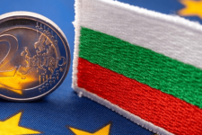 „Телеграф“: Приемот на Бугарија во Еврозоната може да доведе до нова должничка криза по грчкиот пример