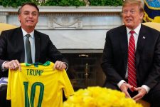 Трамп удри по Бразил со царини од 50%, аналитичарите тврдат: „Му помага на Болсонаро против Лула“