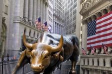 Акциите во Њујорк достигнаа нови рекордни максимуми