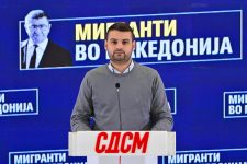 Димитријевиќ: Власта носи мигранти за пари