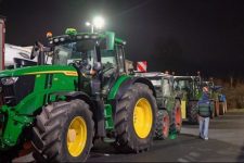 Германски земјоделци протестираа поради ниските цени во „Лидл“: Четвртина килограм путер за помалку од едно евро