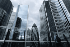 Британија воведува забрзано издавање лиценци за поттикнување на растот на финтек секторот