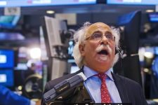 Aкциите на Волстрит паднаа трет ден по ред