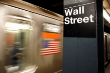 Европските инвестициски банки не успеаја да профитираат од турбуленциите предизвикани од царините на Трамп