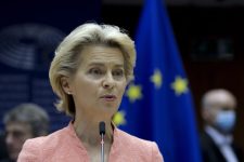 Фон дер Лајен: ЕУ треба да ги поедностави регулативите