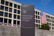 Шок на американскиот пазар на труд: 92.000 работни места исчезнаа за еден месец