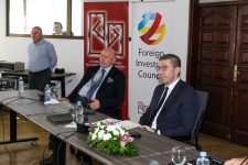 Странските инвеститори се здружија со Мицкоски против минималната плата, плус побараа помали царини и државна помош