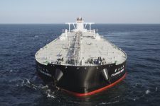 Цената на нафтата надмина 100 долари