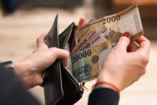 Унгарскиот форинт забрзано расте по поразот на Орбан