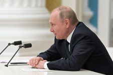 Путин: „Сите аспекти на глобалниот раст се неповратно променети“
