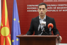 Мециновиќ: Левица ќе поднесе предлог-закон за ставање крај на кризата со коцкање