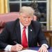 Трамп со нова царинска војна: Воведува царини од 25% за автомобили и камиони од ЕУ