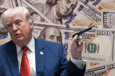 Трамп стана првиот претседател кој се потпишал на американскиот долар