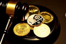 Криптовалутите во пад: биткоинот под 76.300 долари, XRP загуби над 3%