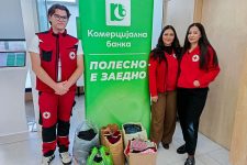 Комерцијална банка донираше над 800 килограми облека за социјално загрозени граѓани